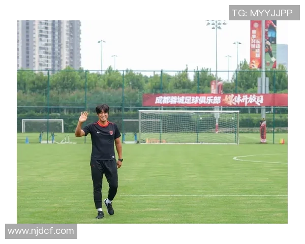 成都蓉城刚官宣徐正源下课，就约请吴金贵出任新帅，未来将携手戴伟浚加盟